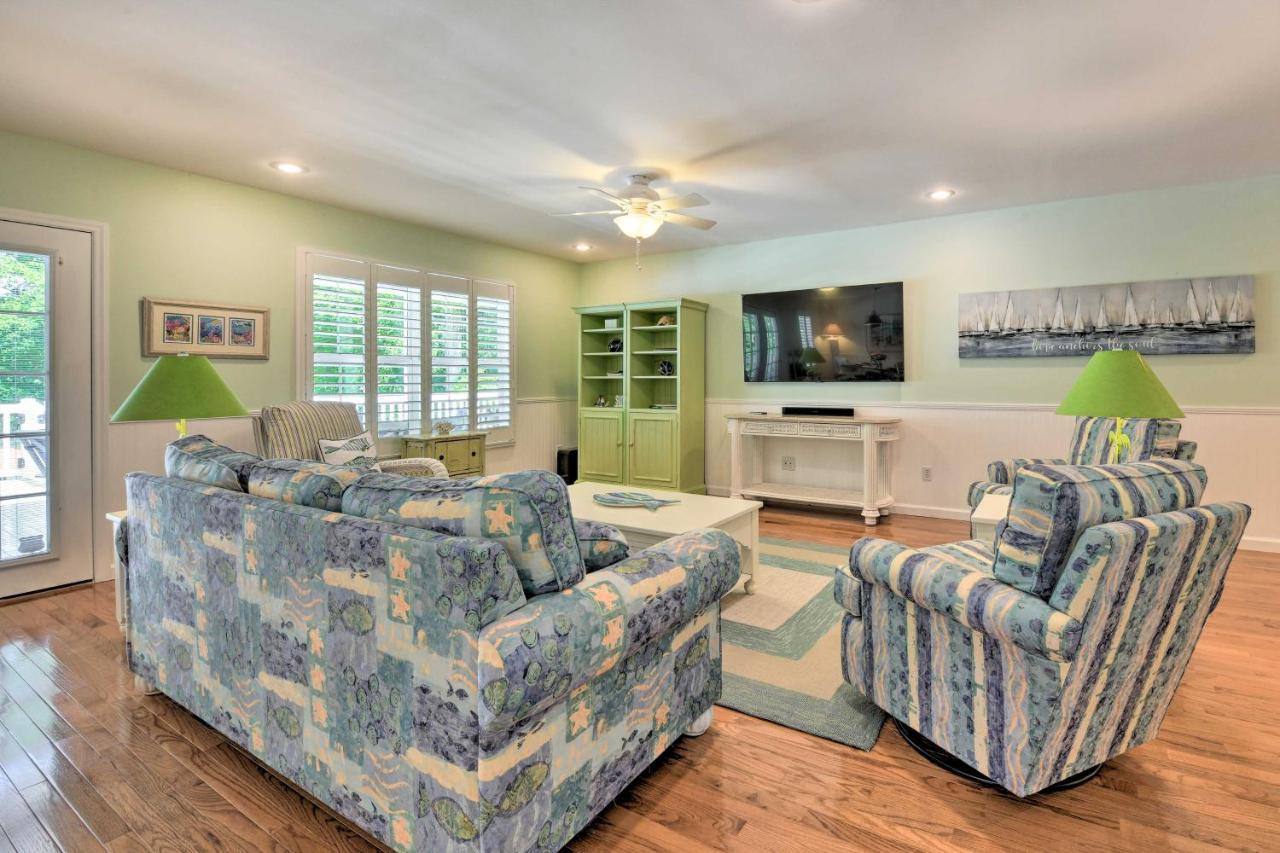 Lake Norman Retreat With Dock About 1 Mi To Marina! ムアズビル エクステリア 写真