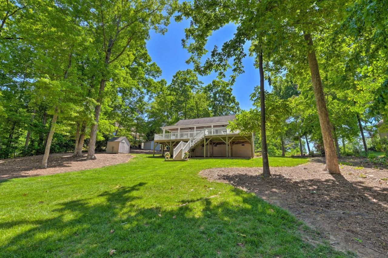 Lake Norman Retreat With Dock About 1 Mi To Marina! ムアズビル エクステリア 写真